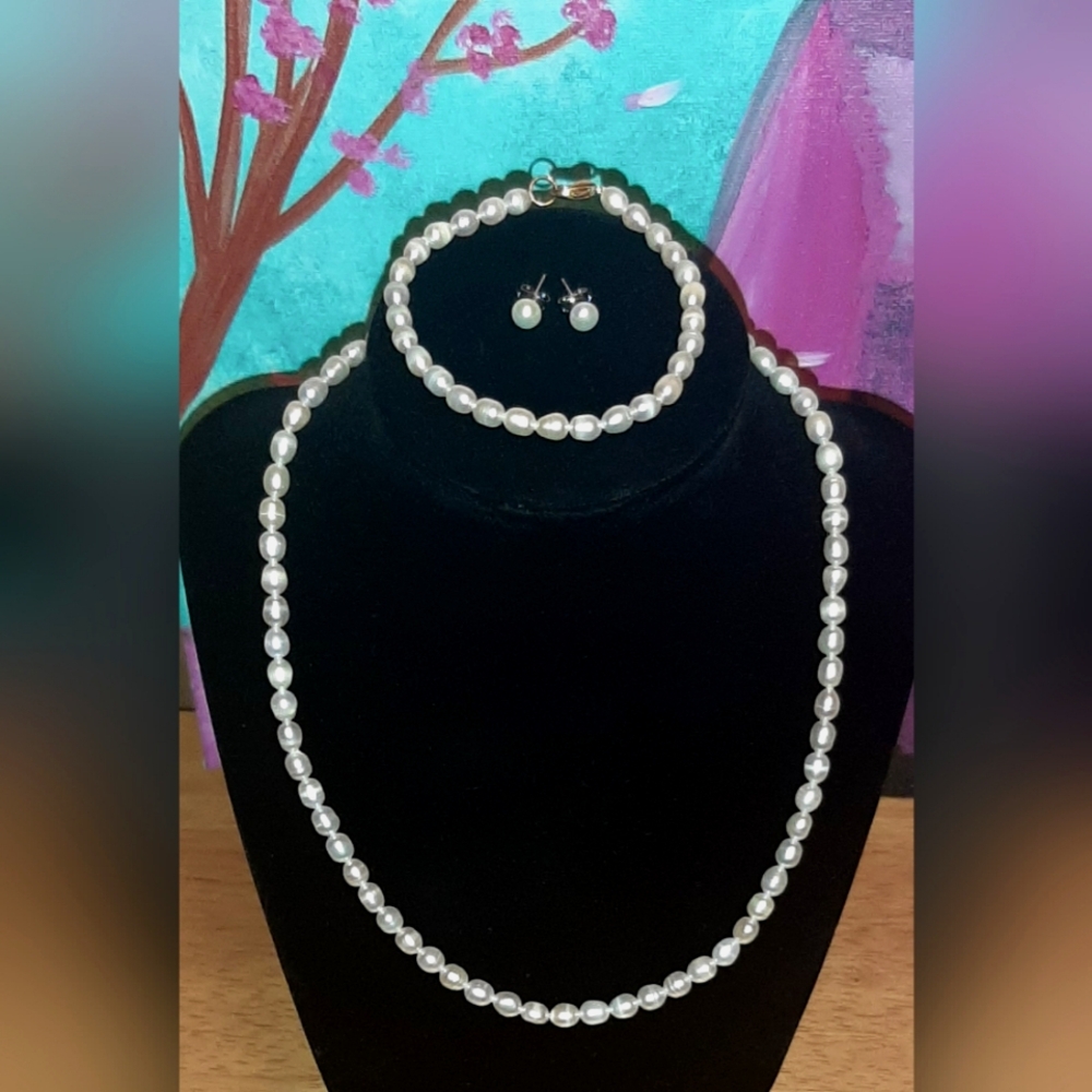 Elegant White Cultured Pearl Set Necklace, Braclet, Earrings